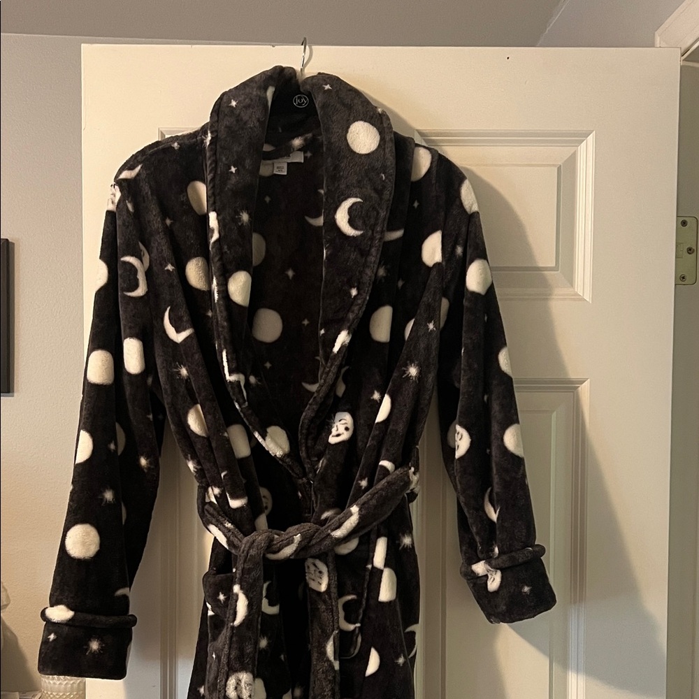 Robe knee length